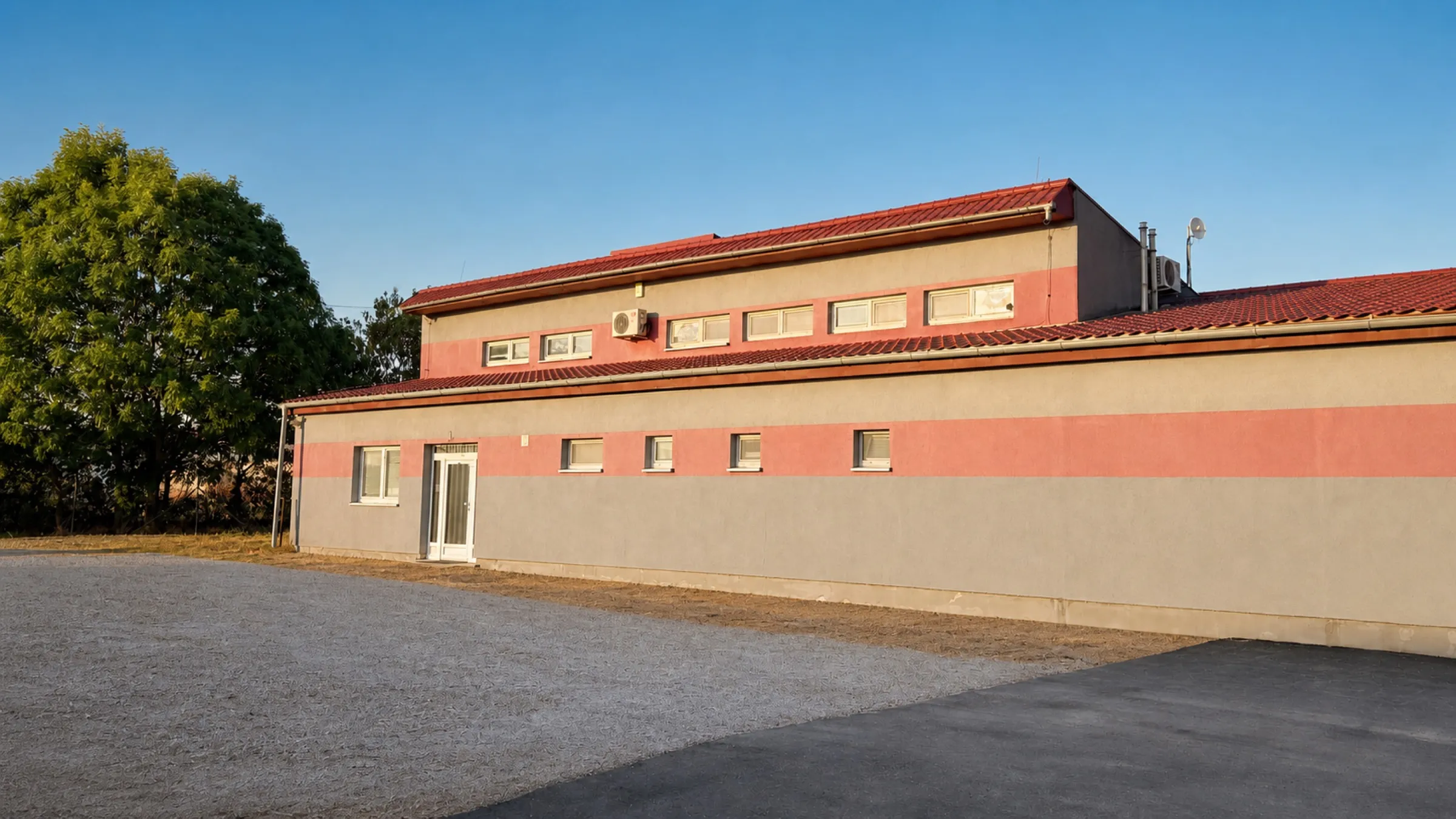 The Hana Cosmetics premises in Malý Cetín, seen from the front